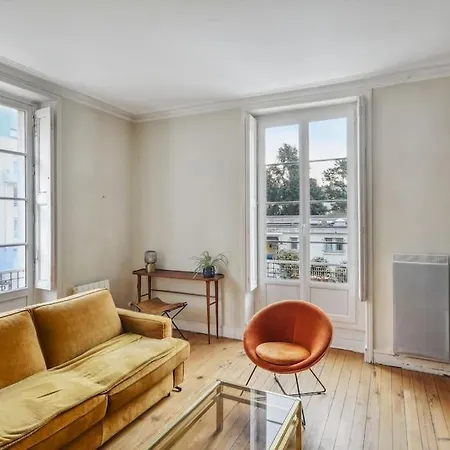Michel Columb Elegant - En Centre Apartment